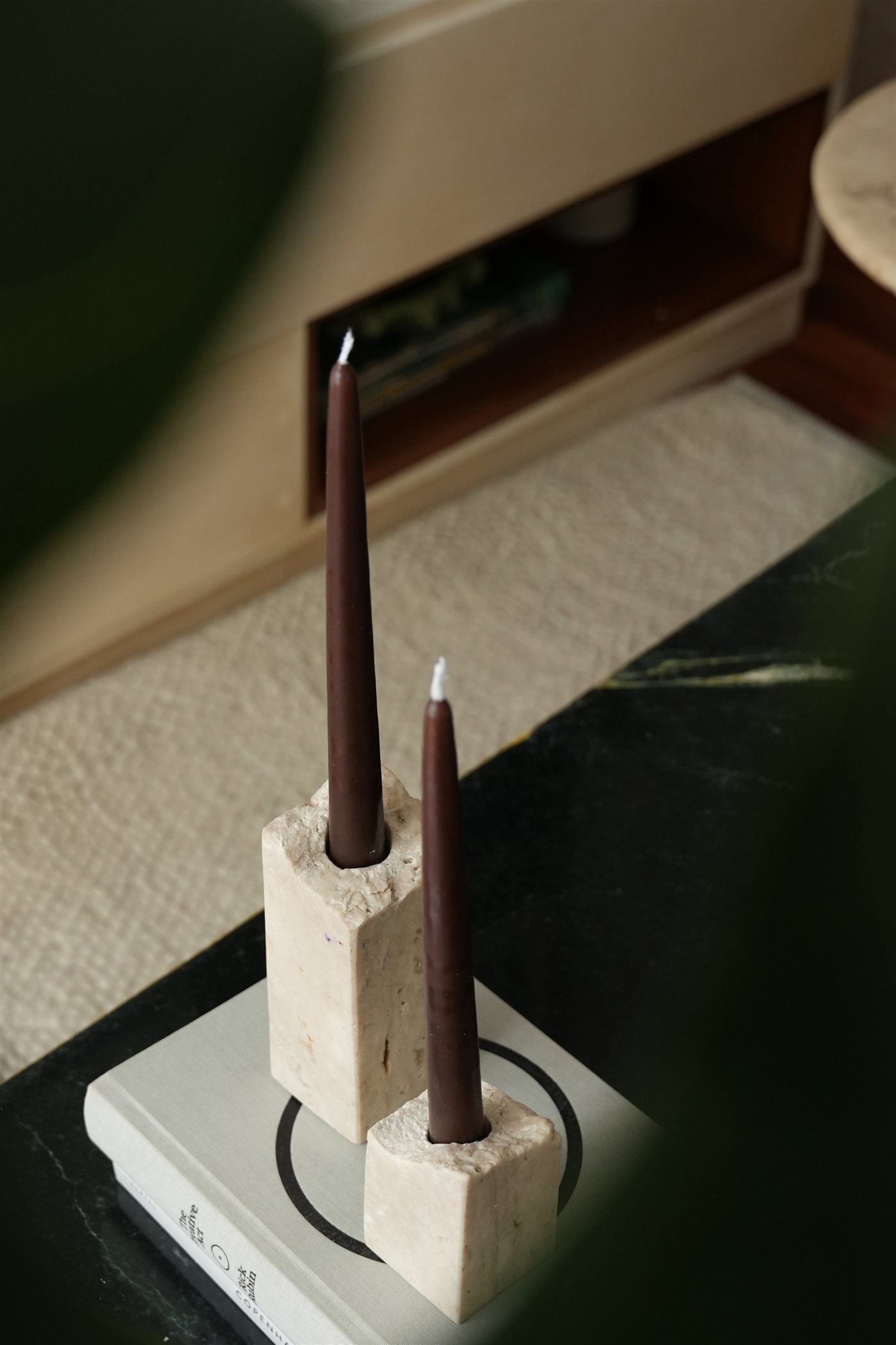 Candelabros en travertino — (Pieces of) Mura