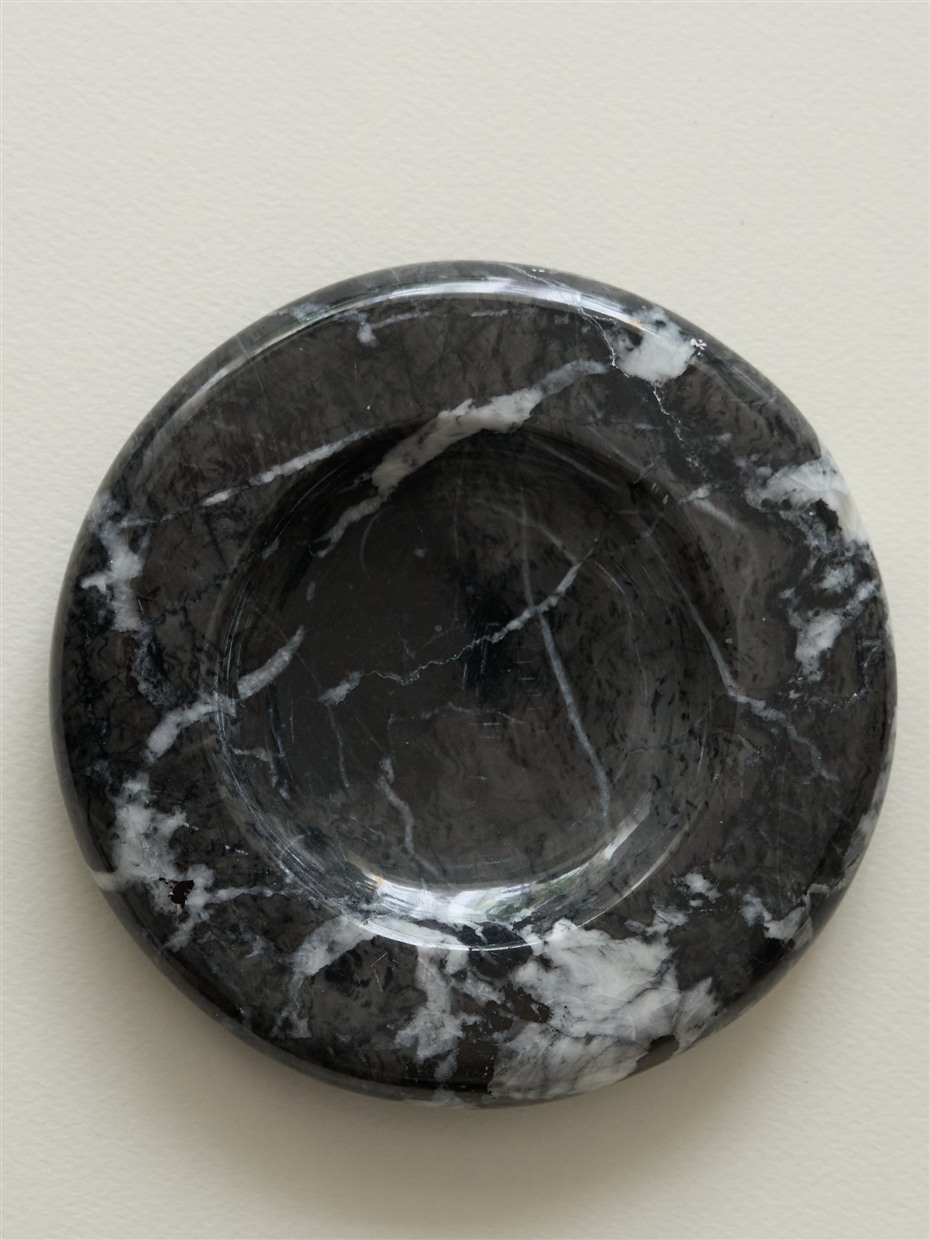 Pieza en mármol gris — (Pieces of) Mura
